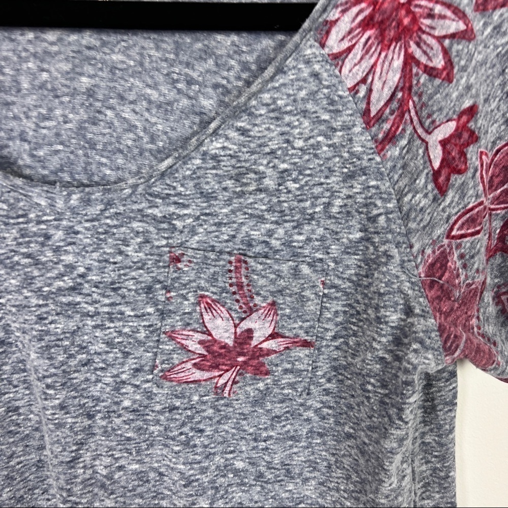 Cape Juby grey floral rounded neck tee shirt pocket tee - Picture 4 of 7
